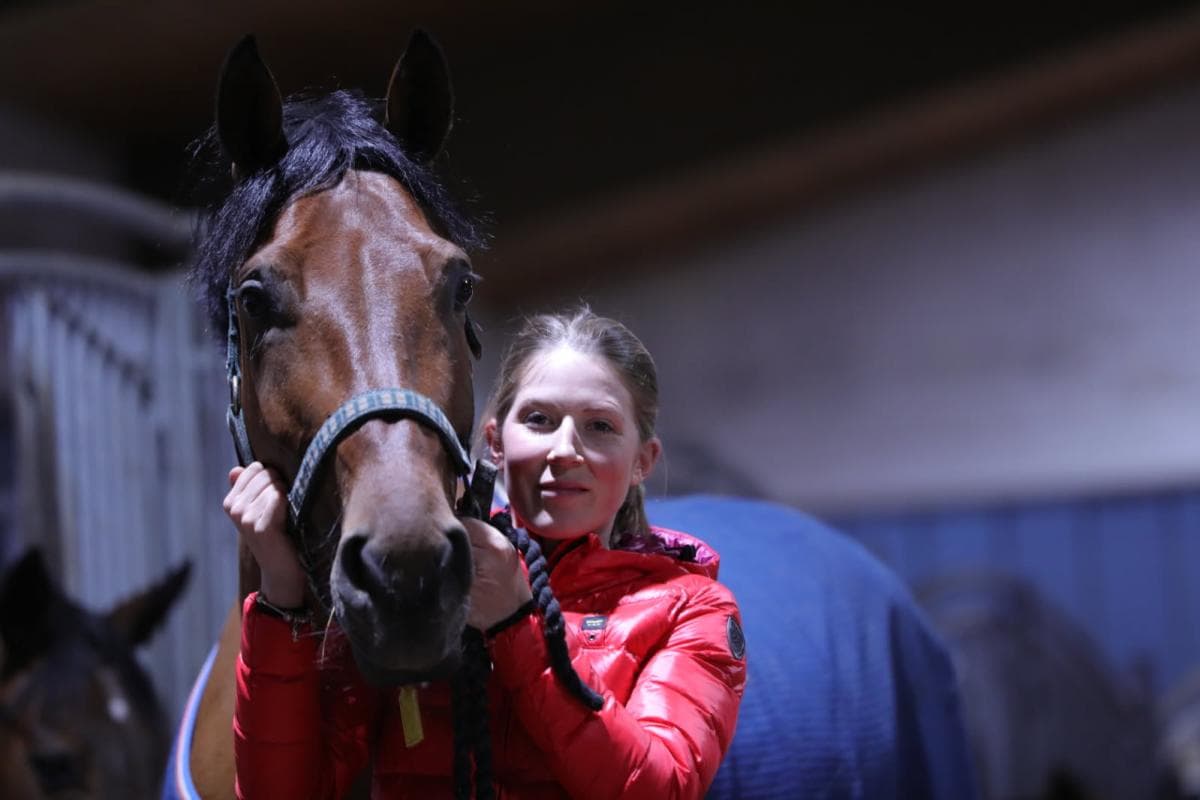 Jenny Johansson bytte elithoppningen mot skolbänken – snart är hon veterinär