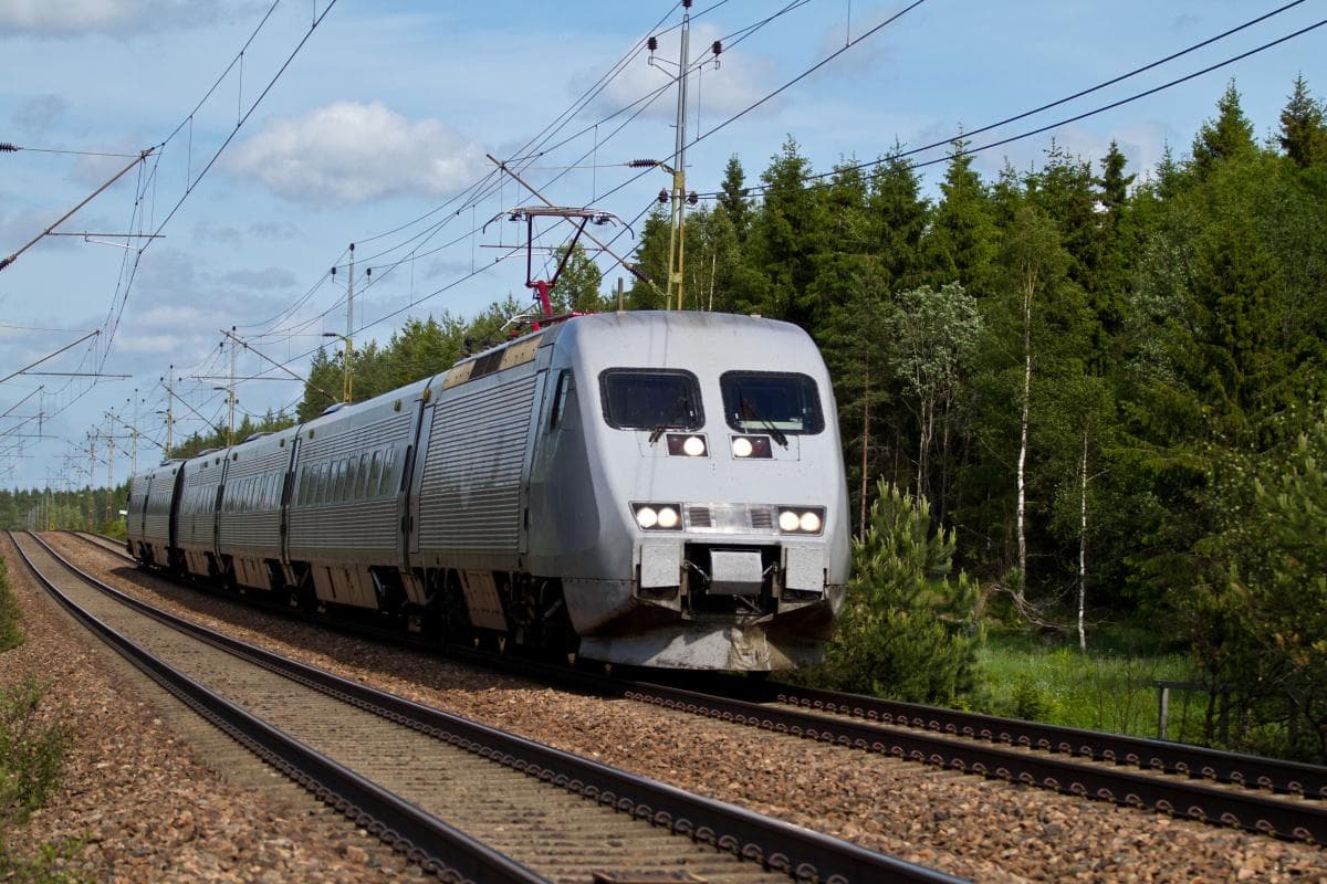 Häst fast på järnväg stoppade tågtrafiken