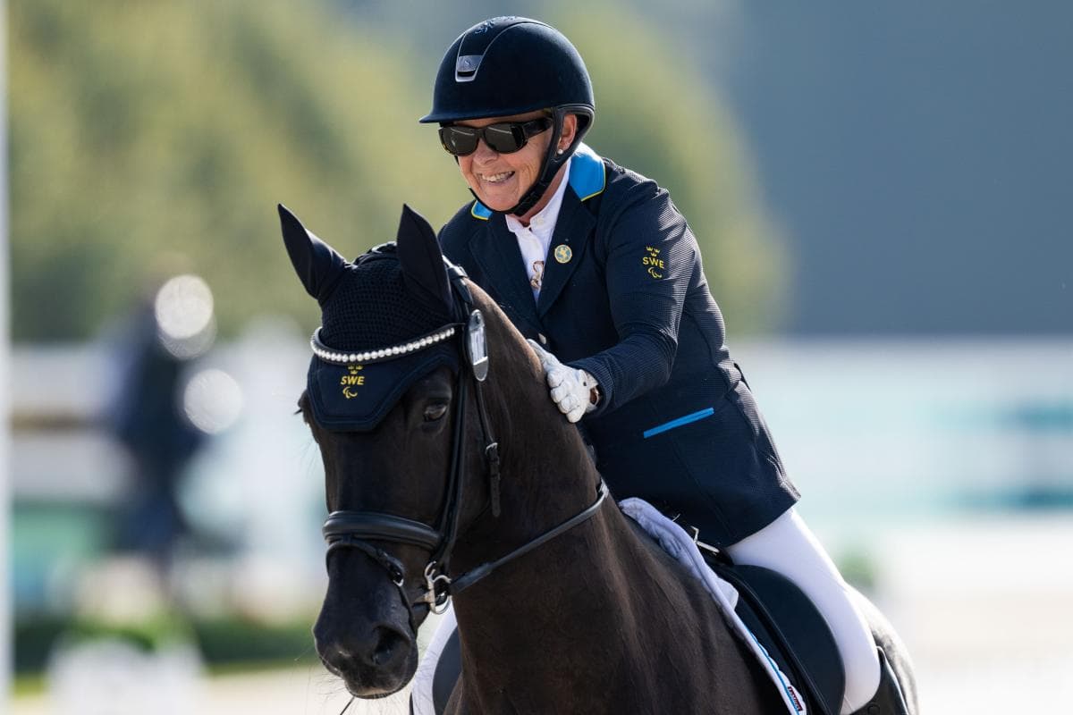 Tre ryttare klara för VM i paradressyr – sista platsen avgörs i Laholm