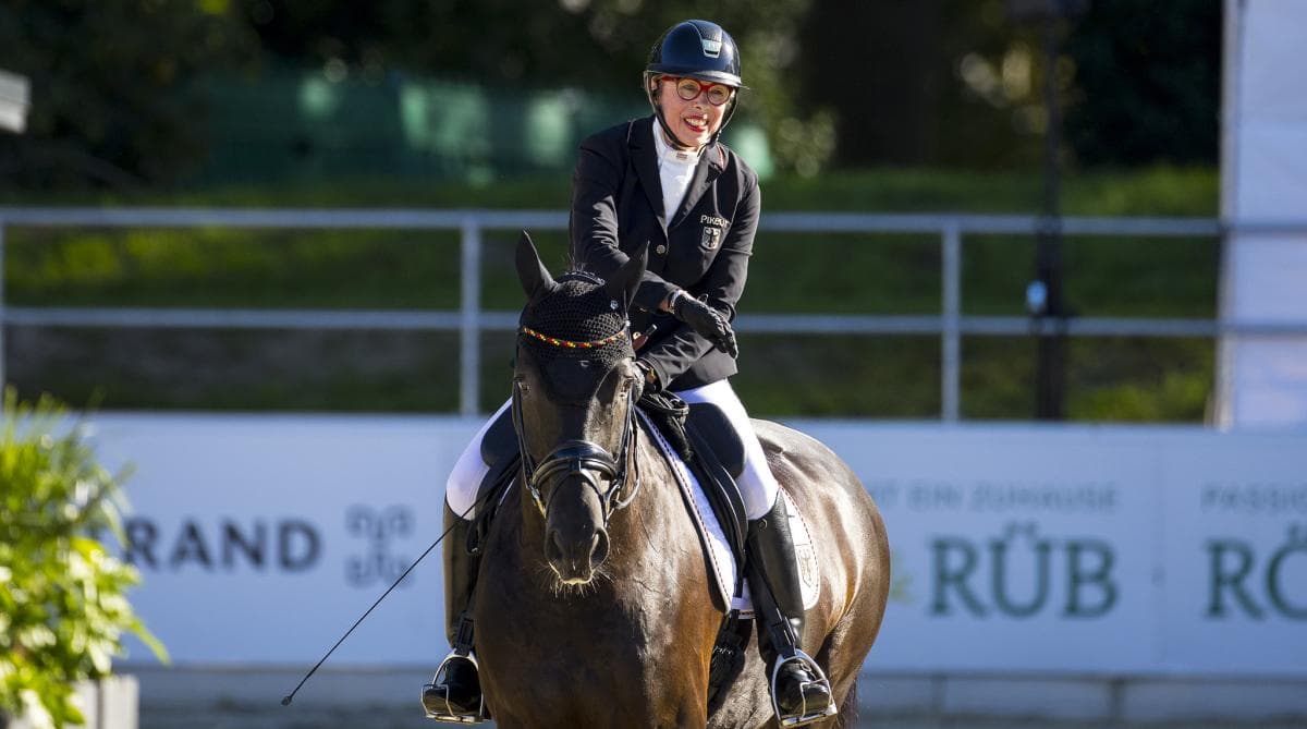 Med hästarna som medicin – siktar mot VM-medalj som 71-åring