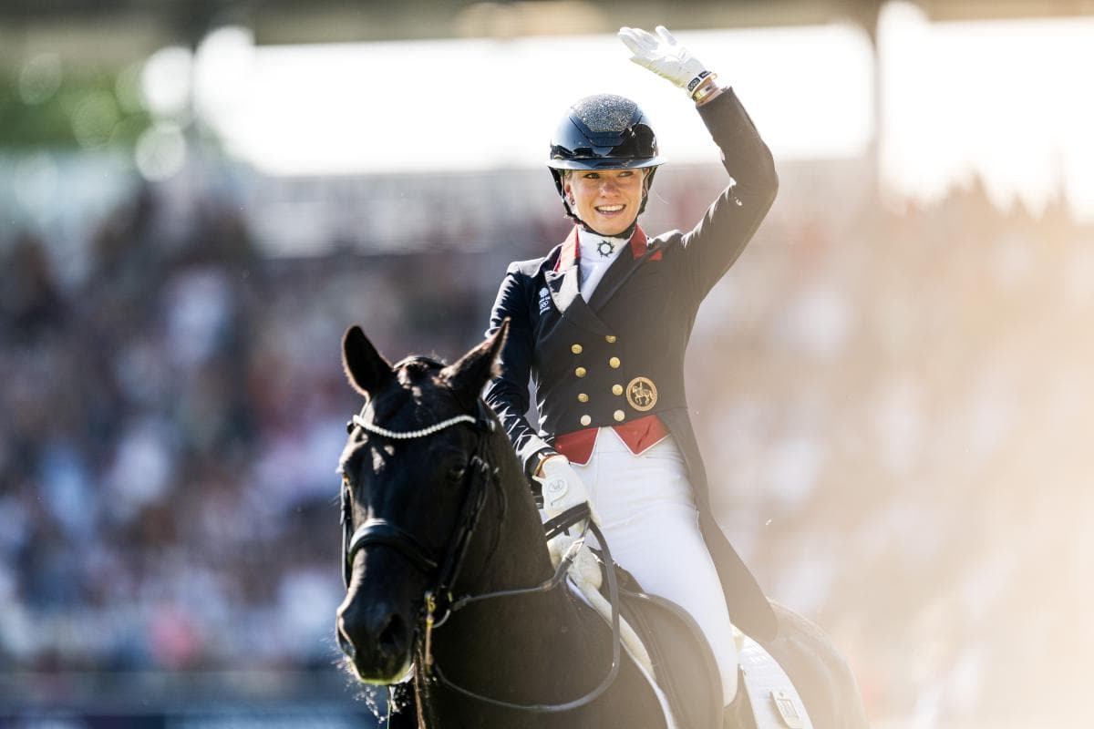 Charlotte Fry höll för trycket – försvarade dubbla VM-guld